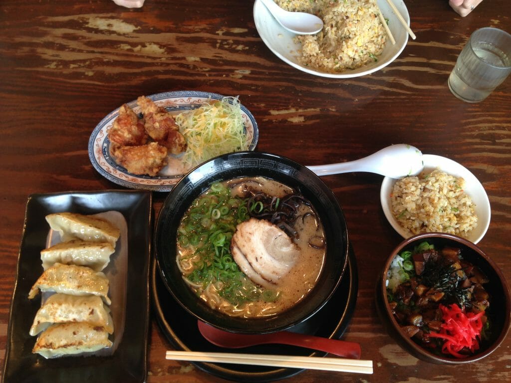 近所の豚骨ラーメン