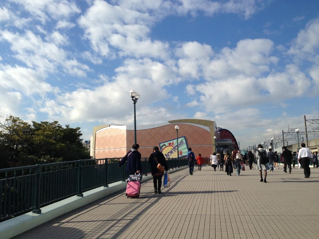 ディズニーランド前のヴォンヴォヤージュ