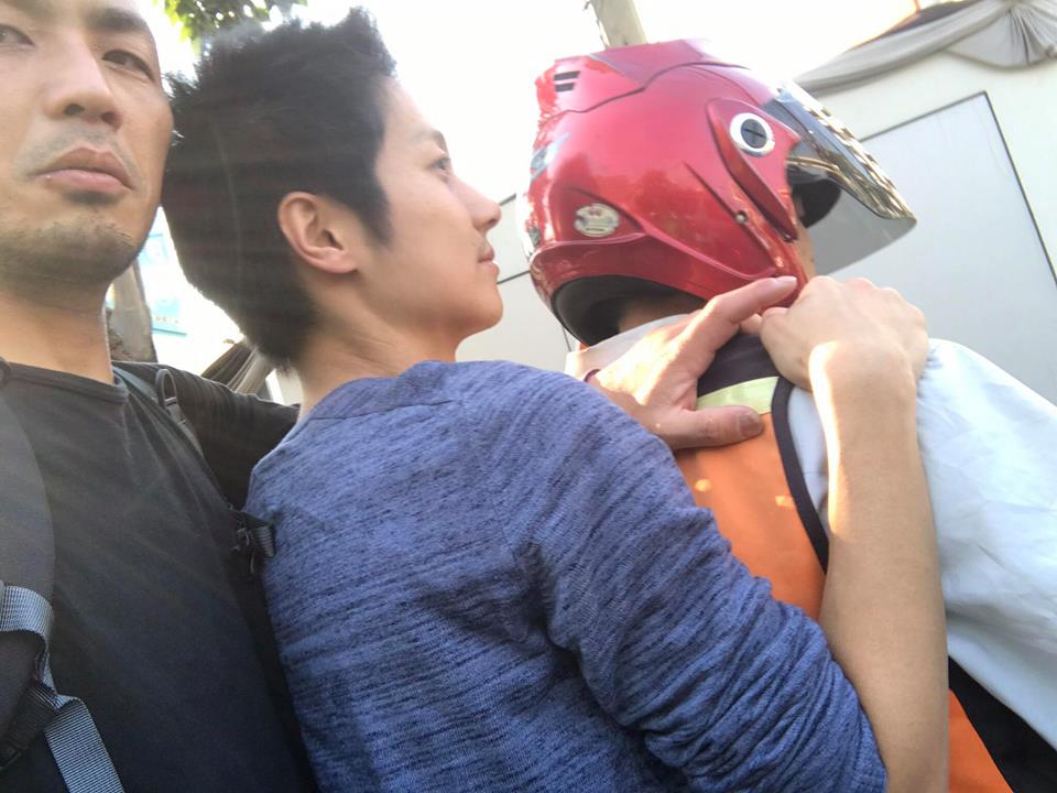 バンコクでバイク3人乗り