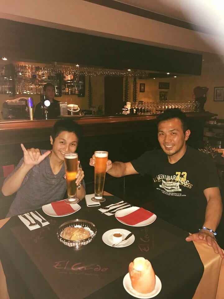 ホテル近くのレストランで飲み会!