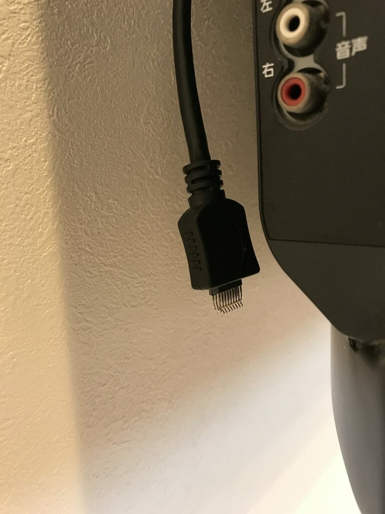 折れてしまったHDMIケーブル