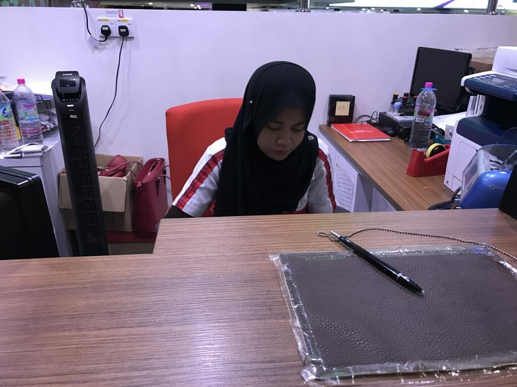 マレーシア銀行のおねいさん