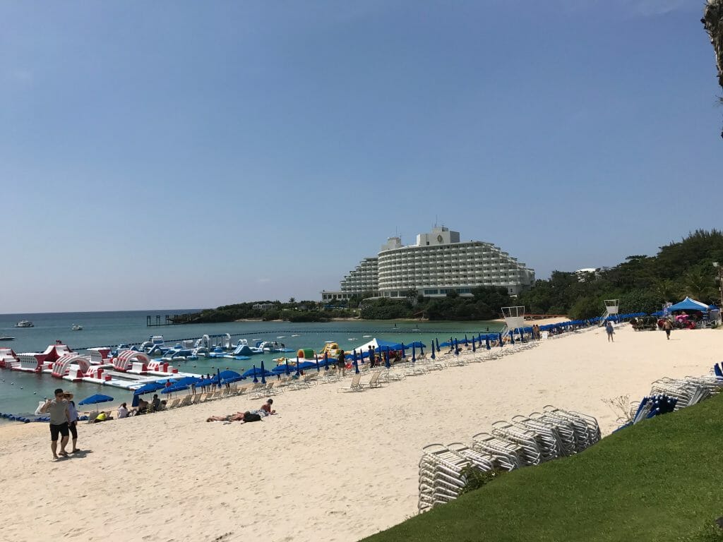 万座毛ビーチ