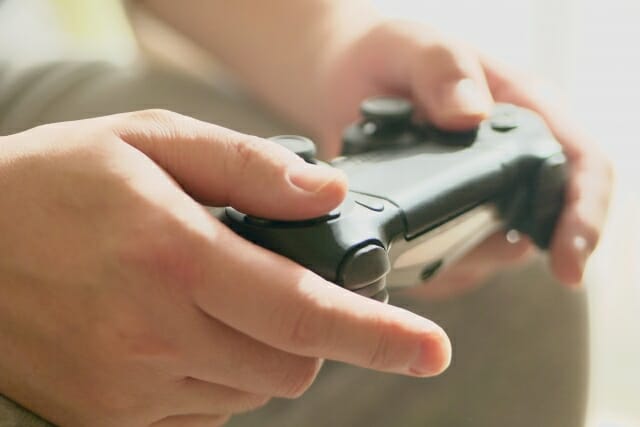 ゲームで遊ぶ大人